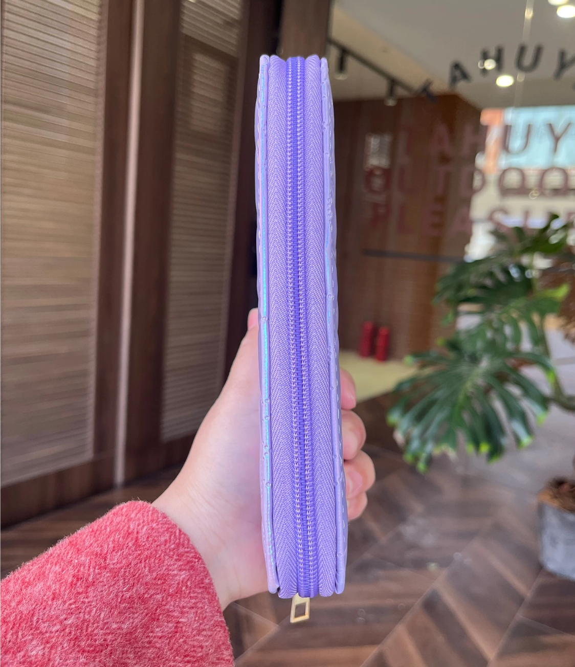 Monedero grande de corazones tornasol morado